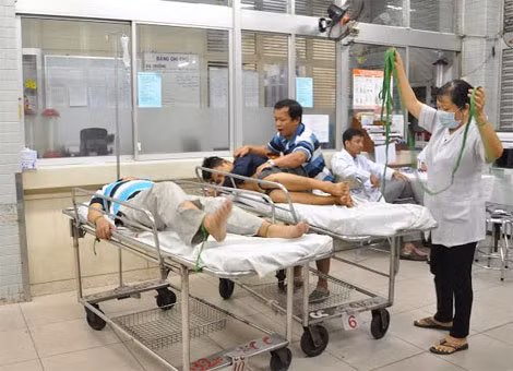 Những trường hợp vẫn còn “lên mây” vì rượu khi đã nhập Khoa Cấp cứu - BV Chợ Rẫy.