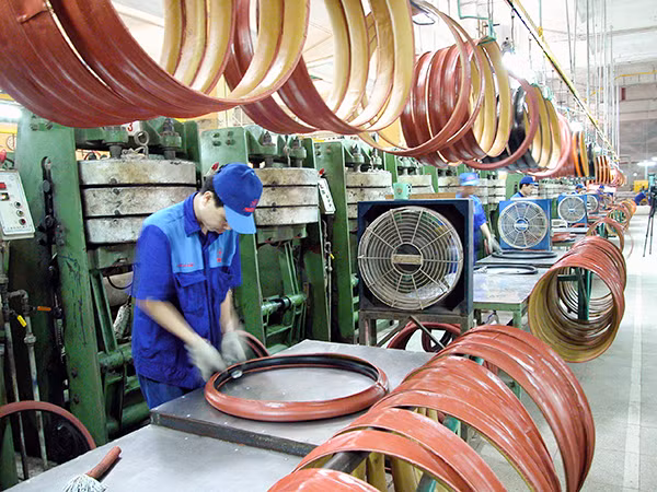 Sản xuất công nghiệp tiếp tục tăng trưởng trong năm 2015. Ảnh: CTV.