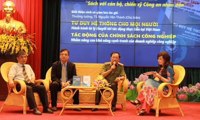 Thứ trưởng Nguyễn Văn Thành trả lời câu hỏi của độc giả.