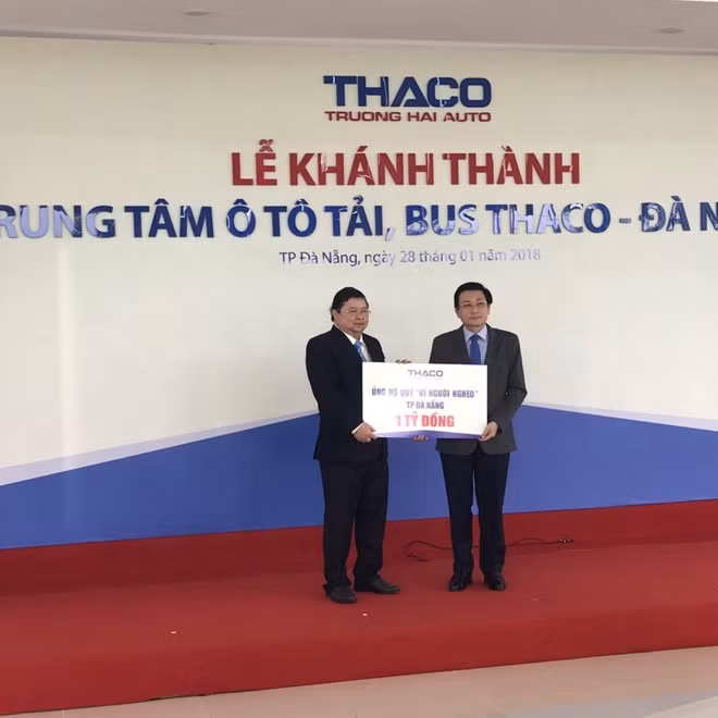 Tại lễ khai trương, Thaco đã ủng hộ 1 tỷ đồng cho Quỹ "Vì người nghèo" TP.Đà Nẵng và 200 triệu đồng cho Quỹ "Vì người nghèo" huyện Hòa Vang.