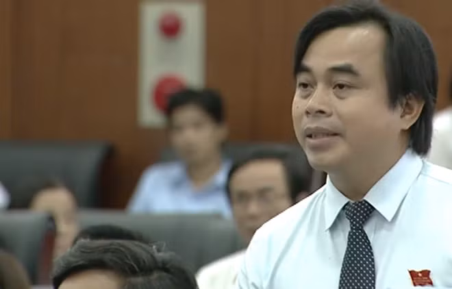 Các đại biểu HĐND Đà Nẵng cho rằng: Trước mắt, thành phố cần có những bãi đỗ xe, hạ tầng giao thông ở những nút giao thông khác mức để giải quyết bài toán lưu thông tốt hơn.