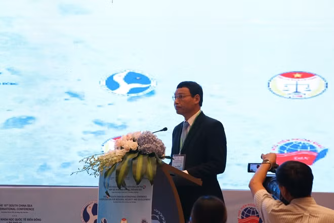 Ông Hồ Kỳ Minh, Phó Chủ tịch UBND TP Đà Nẵng, đại diện địa phương đăng cai phát biểu tại hội thảo.