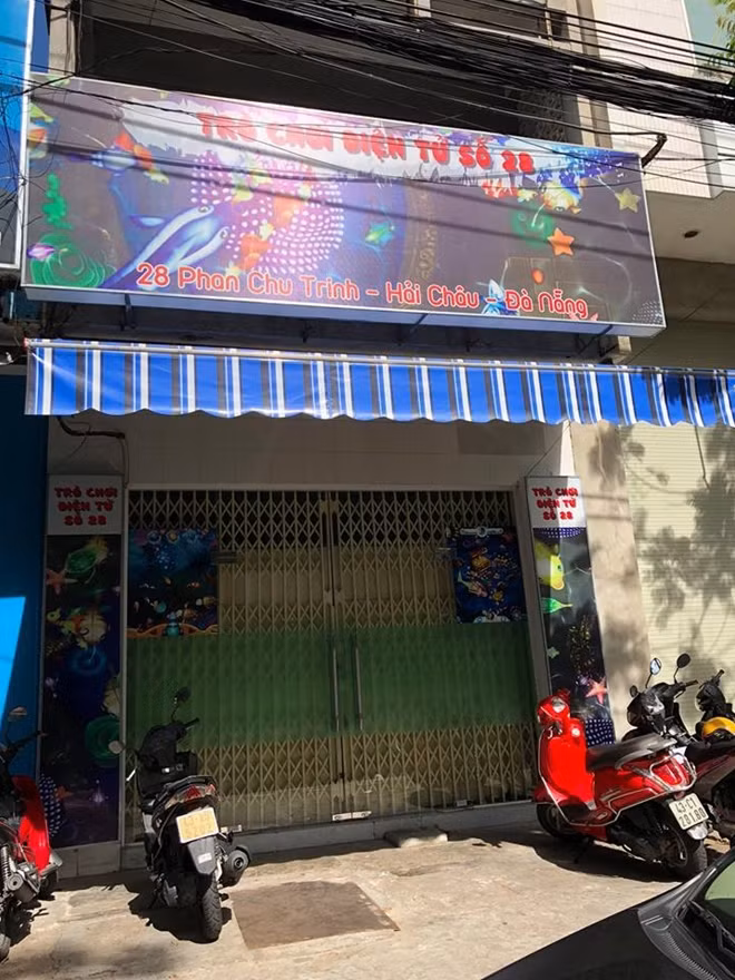 Hiện trường quán game bắn cá nơi phát hiện nhân viên X. tử vong trong tư thế treo cổ.