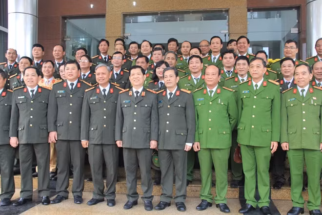 Thứ trưởng Bộ Công An - Nguyễn Văn Sơn chúc tết Lãnh đạo, cán bộ chiến sĩ của Công An TP. Đà Nẵng vào sáng ngày 16-2 (mùng 1 tết Âm lịch).