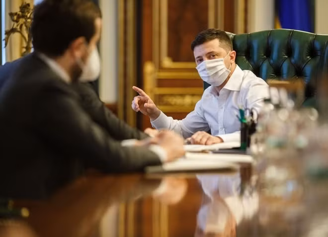 Dù mắc phải COVID-19 nhưng ông Zelensky vẫn điều hành đất nước theo chế độ cách ly. Ảnh: union.info.