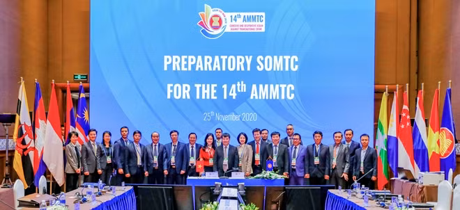 Các đại biểu dự SOMTC trù bị tại đầu cầu Hà Nội.
