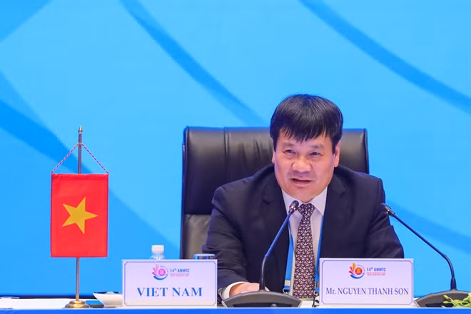 Trung tướng Nguyễn Thanh Sơn nêu rõ, bất cứ sự lơ là về an ninh trật tự nào cũng sẽ làm gia tăng bất ổn, thậm chí khủng hoảng xã hội.
