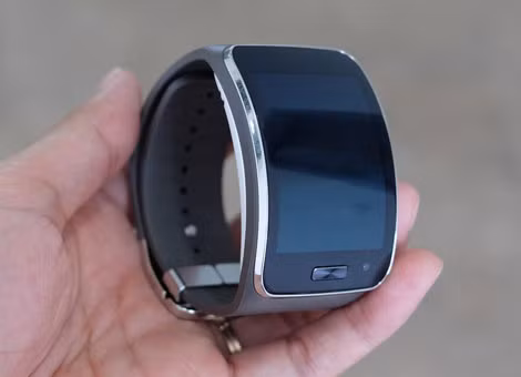 Gear S lớn nhưng trọng lượng nhẹ.