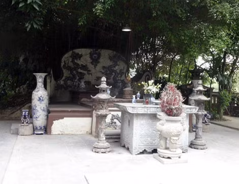 Bàn thờ “thần xà”