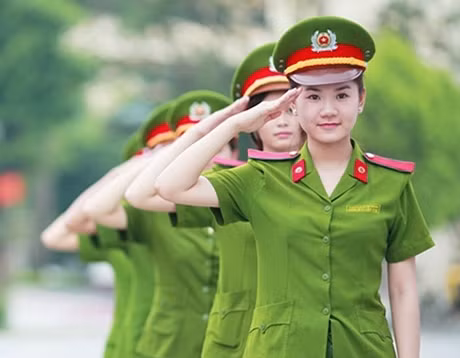 Nữ học viên Cảnh sát.