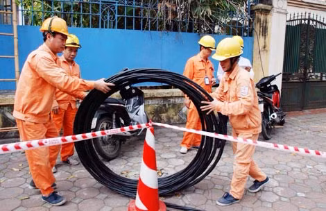Nhiều chuyên gia cho rằng cần có cuộc “đại phẫu” đối với EVN. Ảnh PCHK