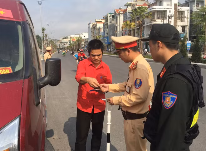 Lực lượng CSGT tăng cường kiểm tra, xử phạt các lỗi vi phạm Luật giao thông.
