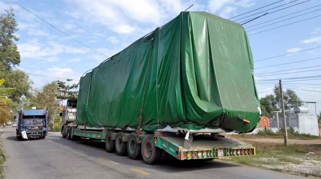 Xe đầu kéo mang BKS 51C-654.74 kéo theo rơ móc mang BKS 51R-111.61 đang bị cơ quan chức năng kiểm tra trên đường tỉnh 866B, thuộc địa bàn ấp Tân Quới, xã Tân Lý Đông, huyện Châu Thành, tỉnh Tiền Giang. Xe đầu kéo mang BKS 51C-654.74 kéo theo rơ móc mang BKS 51R-111.61 đang bị cơ quan chức năng kiểm tra trên đường tỉnh 866B, thuộc địa bàn ấp Tân Quới, xã Tân Lý Đông, huyện Châu Thành, tỉnh Tiền Giang.