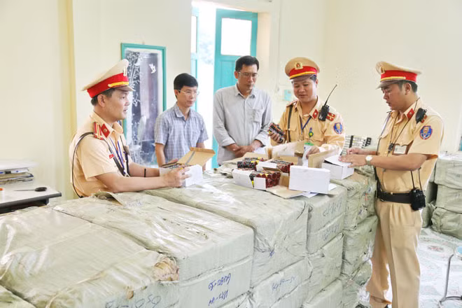 Các đối tượng làm việc với lực lượng chức năng.