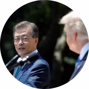Tổng thống Hàn Quốc Moon Jae-in - Niềm cảm hứng hòa bình ảnh 7