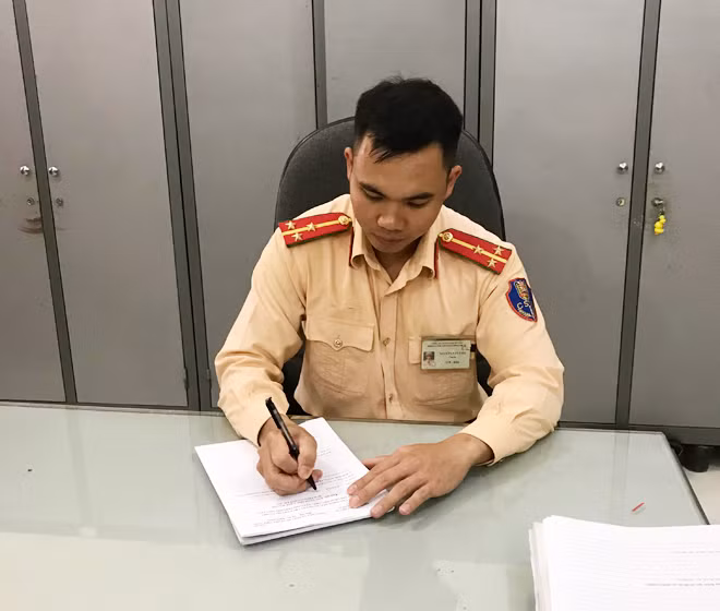 Thượng úy Nguyễn Văn Tiến.