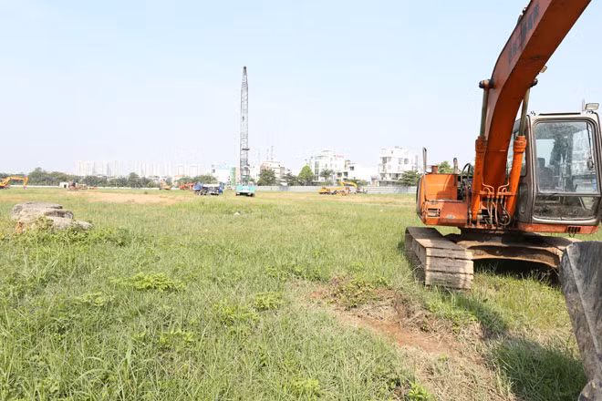 Các nhà thầu đang có tài sản lớn trong dự án The Mark bức xúc khi bị buộc phải tạm bàn giao cho bên thứ 3. Các nhà thầu đang có tài sản lớn trong dự án The Mark bức xúc khi bị buộc phải tạm bàn giao cho bên thứ 3.