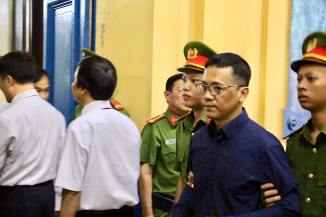 Nguyên Tổng giám đốc VNCB Phan Thành Mai tại toà.