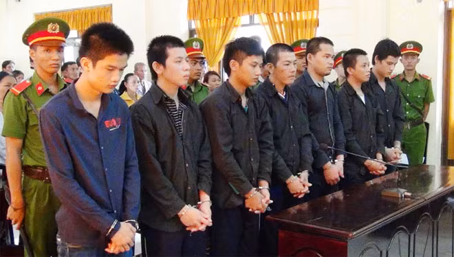 Các bị cáo trong phiên tòa.