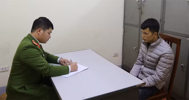 Vương Đông Xuân tại cơ quan Công an.