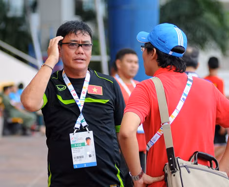 Trưởng đoàn Dương Vũ Lâm (trái) có mang tới sự may mắn cho U23 Việt Nam tại SEA Games này? Ảnh: H.M.