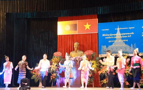 Một số tiết mục văn nghệ tại buổi Lễ mít tinh.