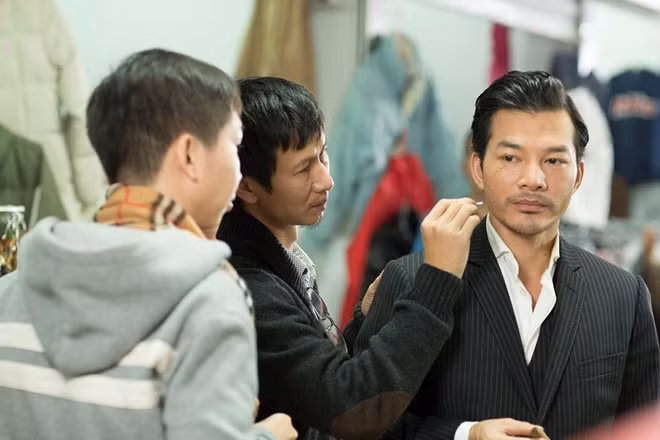 Với vai Hùng trong phim “Quyên”, Trần Bảo Sơn đã chứng tỏ phong độ ổn định của mình từ những vai diễn đầu tiên đến nay.