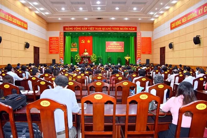 Hội nghị tuyên truyền pháp luật về môi trường trong lĩnh vực y tế của Công an Bình Thuận