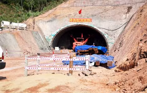 Đường hầm trên tuyến cao tốc đoạn qua xã Duy Sơn, huyện Duy Xuyên, Quảng Nam.