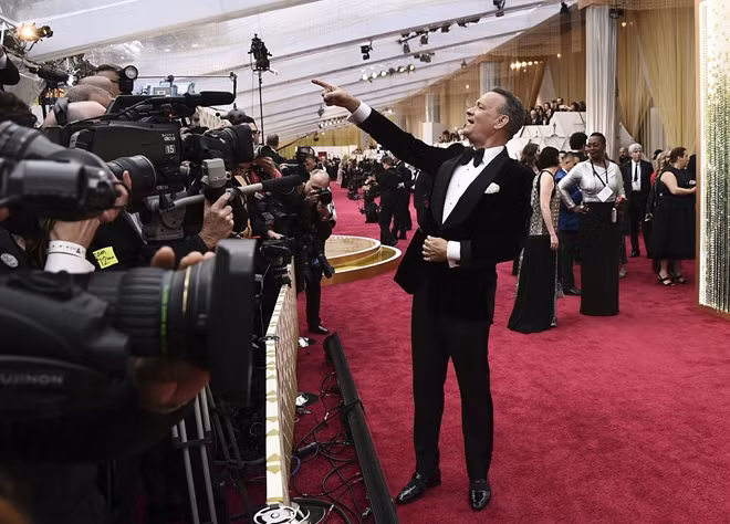 Nam tài tử Tom Hanks trên thảm đỏ Lễ trao giải Oscars ngày 9/2/2020.