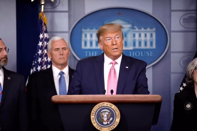 Tổng thống Mỹ cho rằng mối đe dọa COVID-19 tại Mỹ còn thấp. Ảnh Reuters.