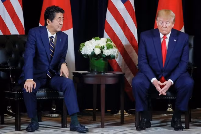 Thủ tướng Nhật Bản Shinzo Abe và Tổng thống Mỹ Donald Trump. Ảnh Reuters.