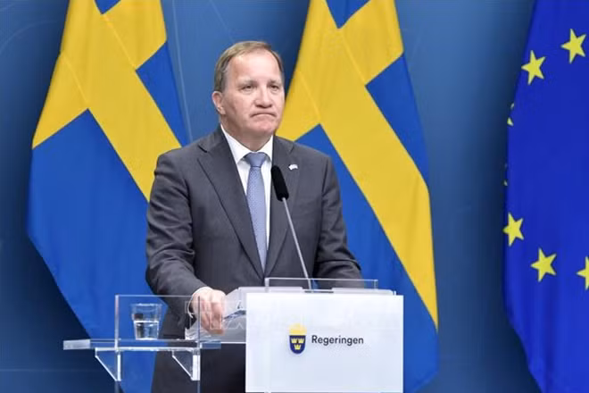 Thủ tướng Thụy Điển Stefan Lofven phát biểu tại cuộc họp báo ở Stockholm ngày 21/6/2021. Ảnh: AFP/TTXVN