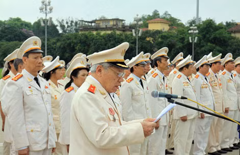 Thiếu tướng Phan Văn Lai, Trưởng Ban liên lạc cán bộ Công an chi viện miền Nam thời kỳ kháng chiến chống Mỹ, cứu nước báo công dâng Bác.