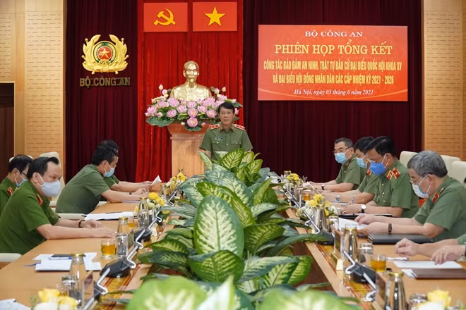Thứ trưởng Lương Tam Quang chủ trì phiên họp.