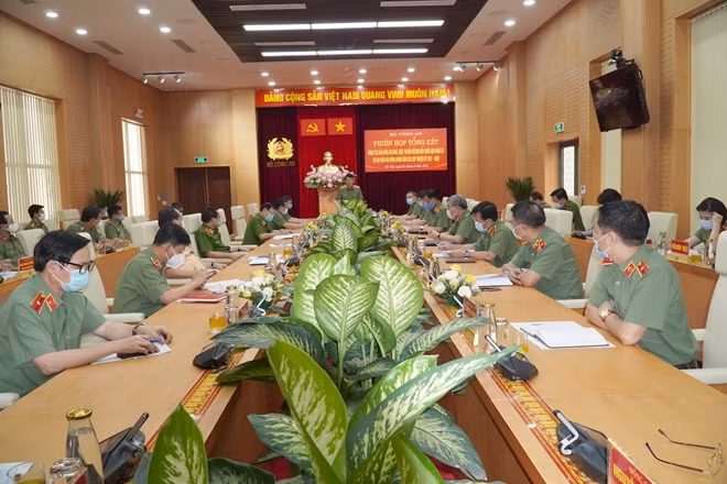Toàn cảnh phiên họp.