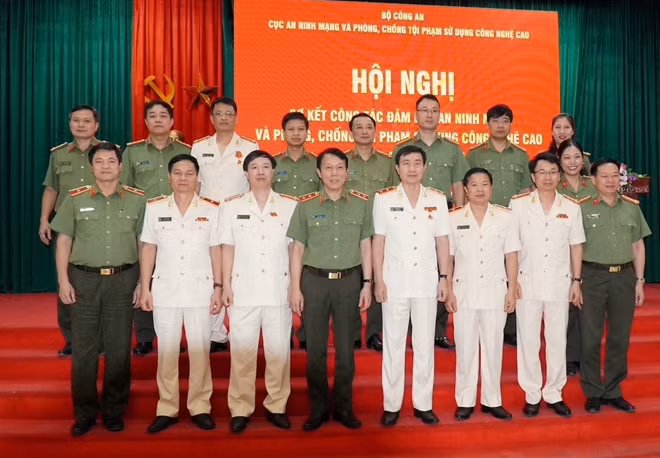 Các đại biểu dự hội nghị.