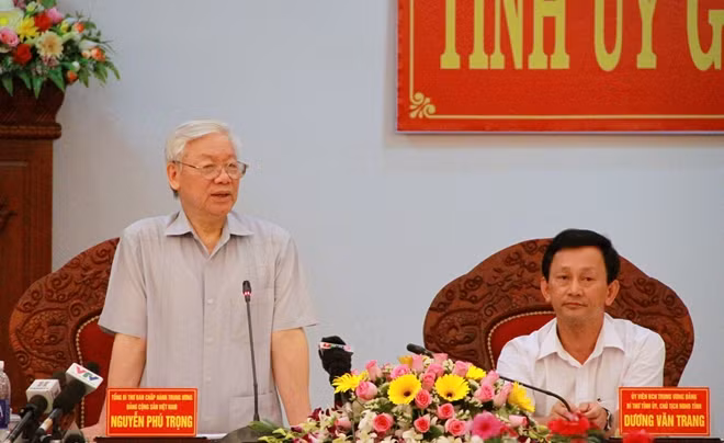Tổng Bí thư phát biểu với lãnh đạo tỉnh Gia Lai
