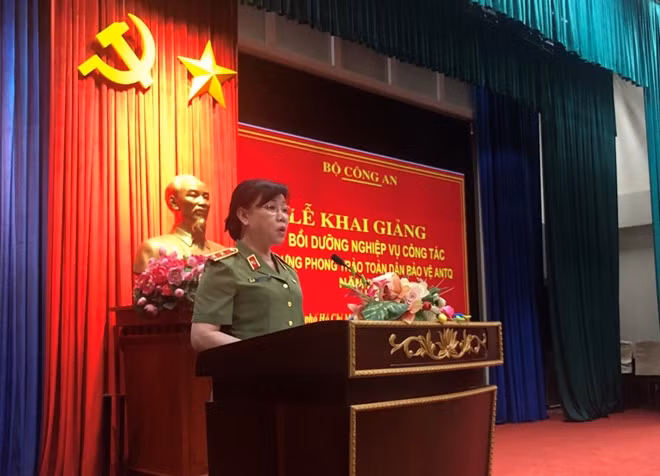 Trung tướng Trần Thị Ngọc Đẹp phát biểu tại buổi lễ