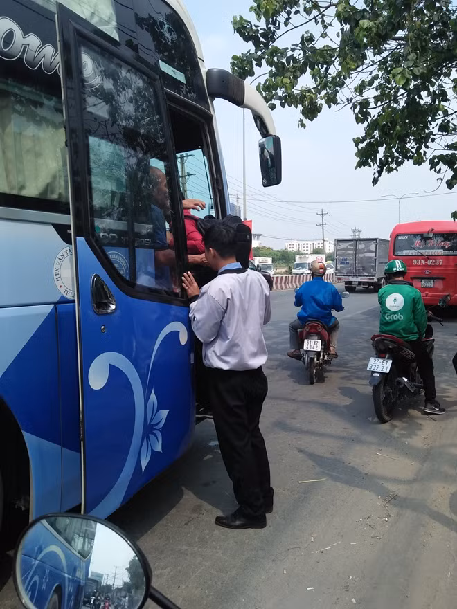 Bát nháo xe dù, bền cóc trên Quốc lộ 13