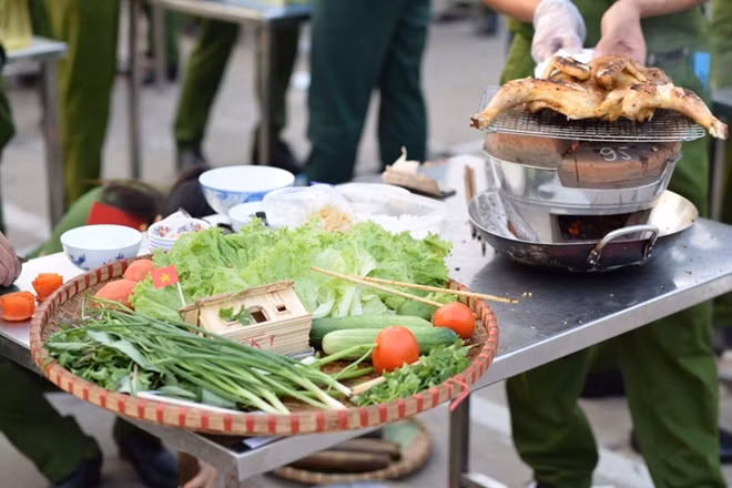 Các đội thi rất sáng tạo và khéo léo trong cách nấu và trình bày món ăn