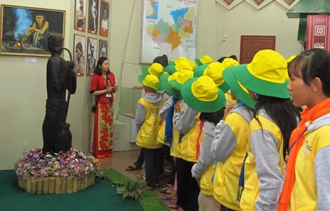 Đại sứ hàng Việt tí hon thăm bảo tàng Lâm Đồng