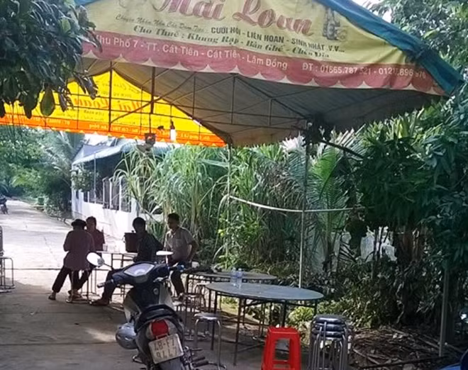 Thi thể anh Điều K'Quang được đưa về nhà lo hậu sự