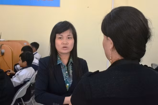Chị Nguyễn Thị Hoa, phụ trách phòng internet của Thư việc Lâm Đồng