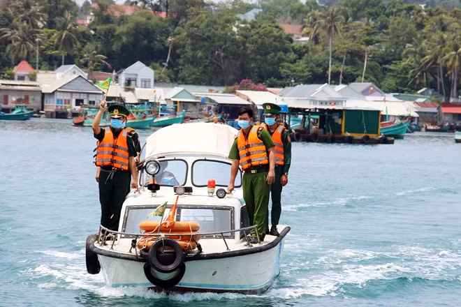 Lực lượng chức năng Phú Quốc siết chặt tuyến biên giới biển, ngặn chặn nhập cảnh trái phép.