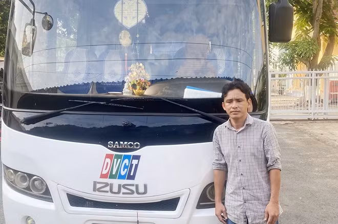 Tài xế Thịnh và phương tiện.