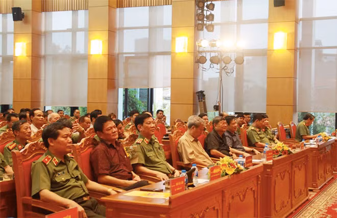 Thứ trưởng Nguyễn Văn Sơn và các đại biểu dự Hội nghị. Thứ trưởng Nguyễn Văn Sơn và các đại biểu dự Hội nghị.