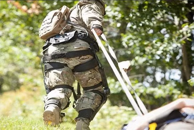 Bộ khí tài hành quân Onyx exoskeletonsb của Lockheed Martin Mỹ.