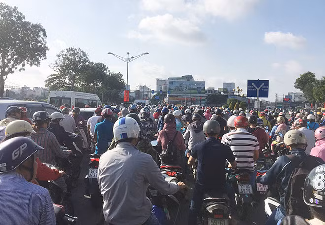 Đầu đường Cộng Hòa luôn bị ùn tắc giao thông.