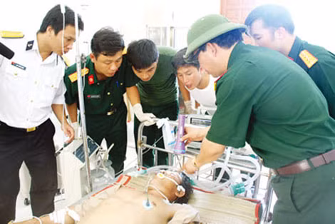 Năm 2010, bác sĩ Nguyễn Hồng Sơn cấp cứu bệnh nhân bị hội chứng áp lực ở Trường Sa. Sau đó bệnh nhân này được chuyển về Bệnh viện Quân y 175, được cấp cứu thành công và phục hồi sau 3 tháng.
